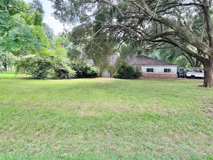 Property Photo: 1921 Melody Lane TX 77406
