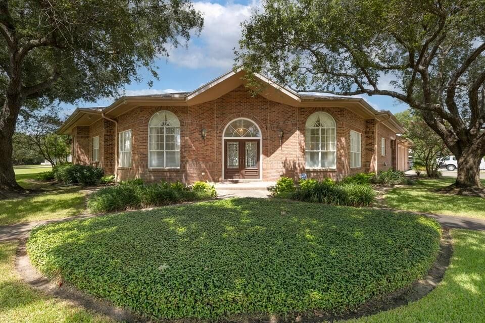 Property Photo: 7 Stoney Brook Lane TX 77414
