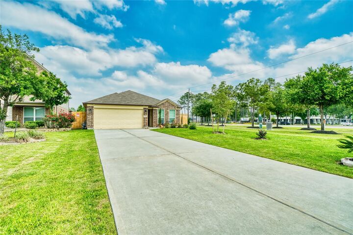 Property Photo: 18306 W Hardy Road TX 77073
