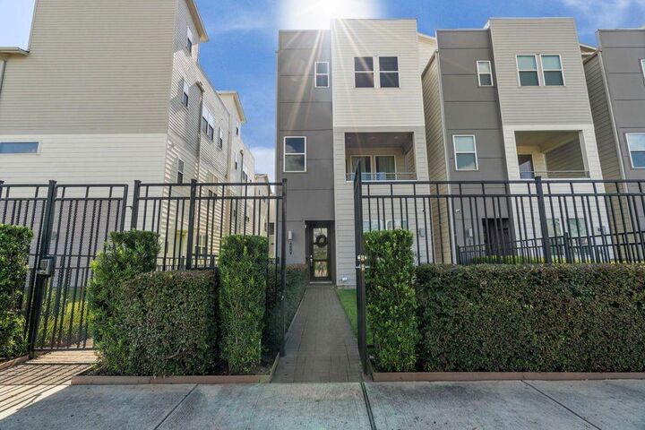 Property Photo: 316 Jensen Drive TX 77020