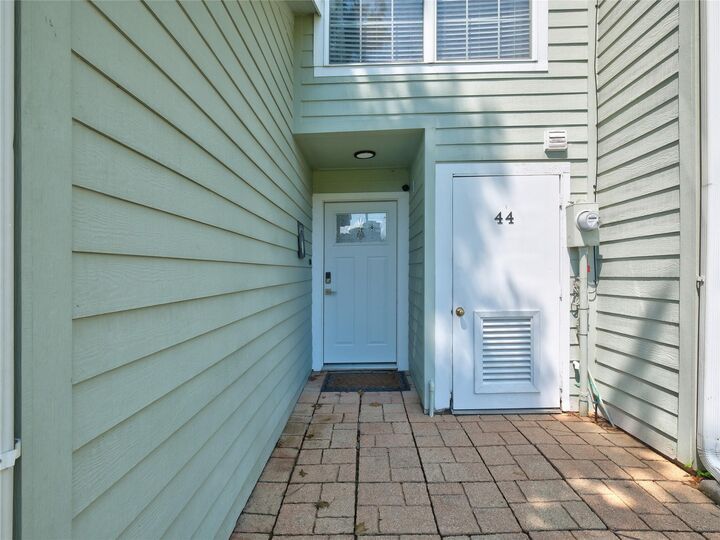 Property Photo: 100 Edgewater Drive 44 TX 77351