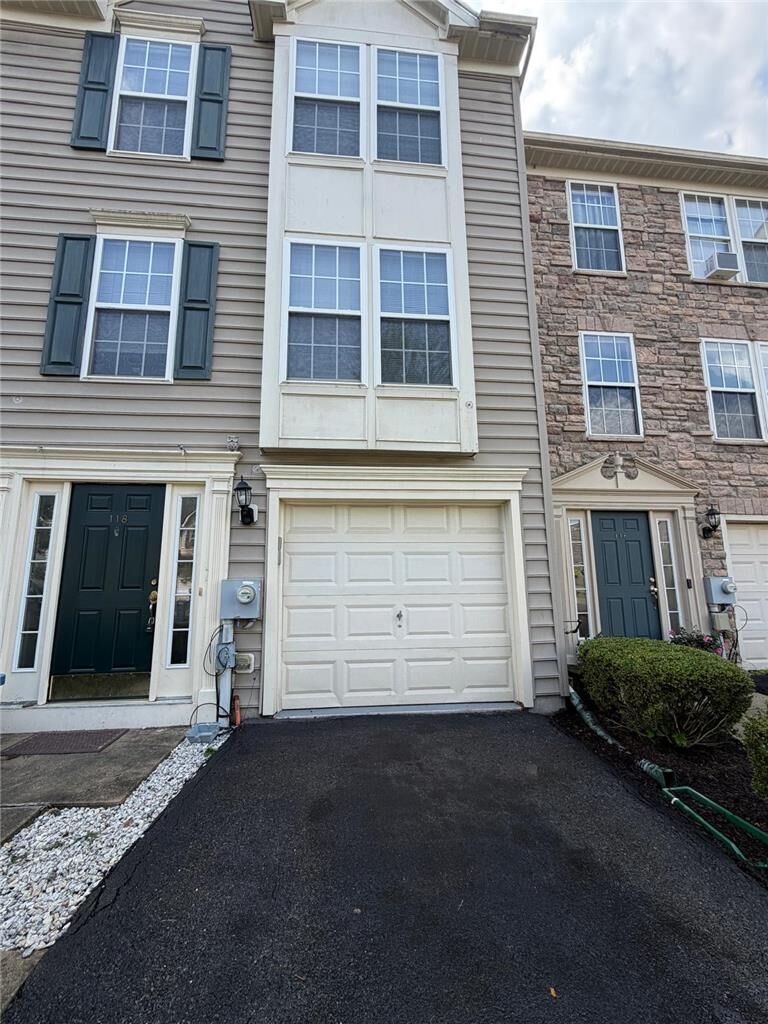 Property Photo:  118 Knollwood Drive  PA 18042 