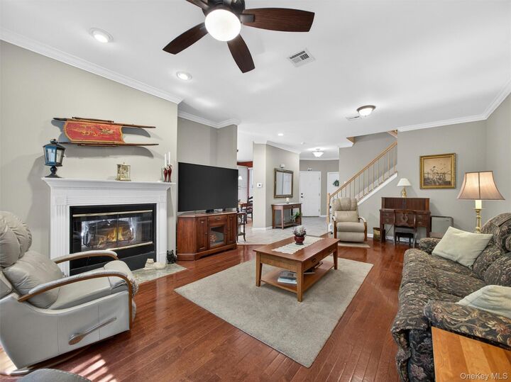 Property Photo:  5 Holly Court  NY 10987 