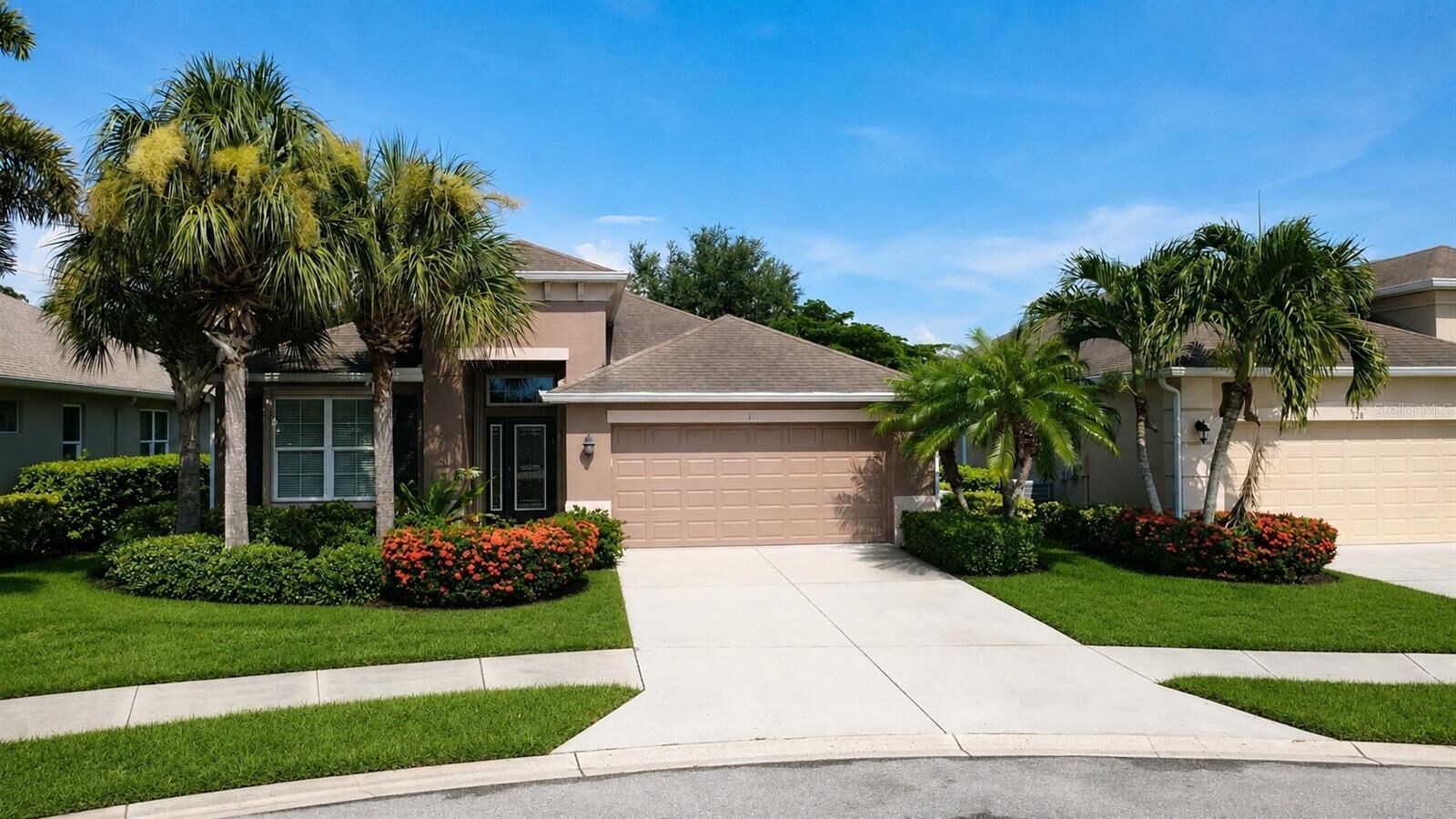 Property Photo: 122 Altesino Court FL 34292