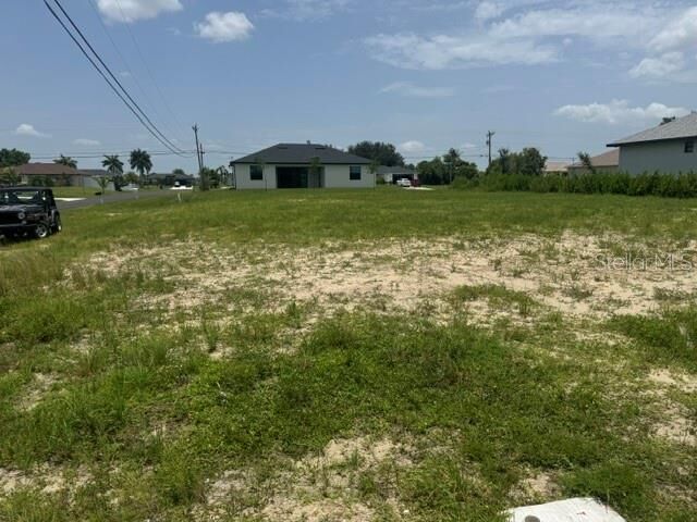 Property Photo:  1029 NE 1st Place  FL 33909 
