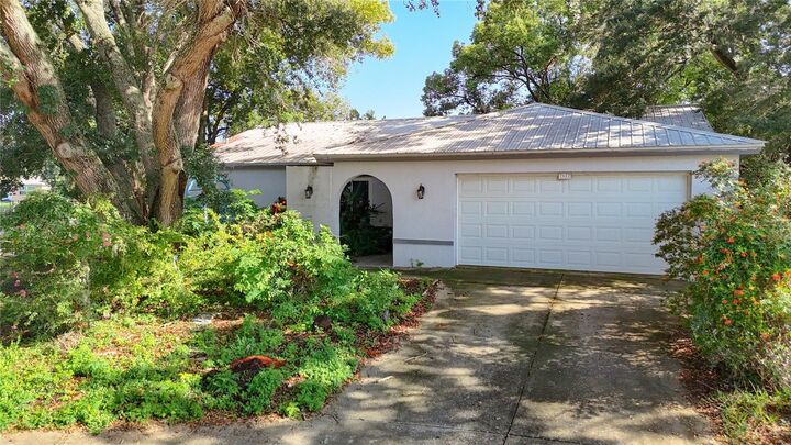 Property Photo: 7622 Clovis Court FL 34653
