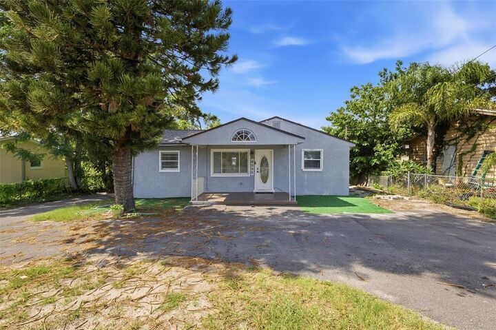 Property Photo:  2706 E Annie Street  FL 33612 