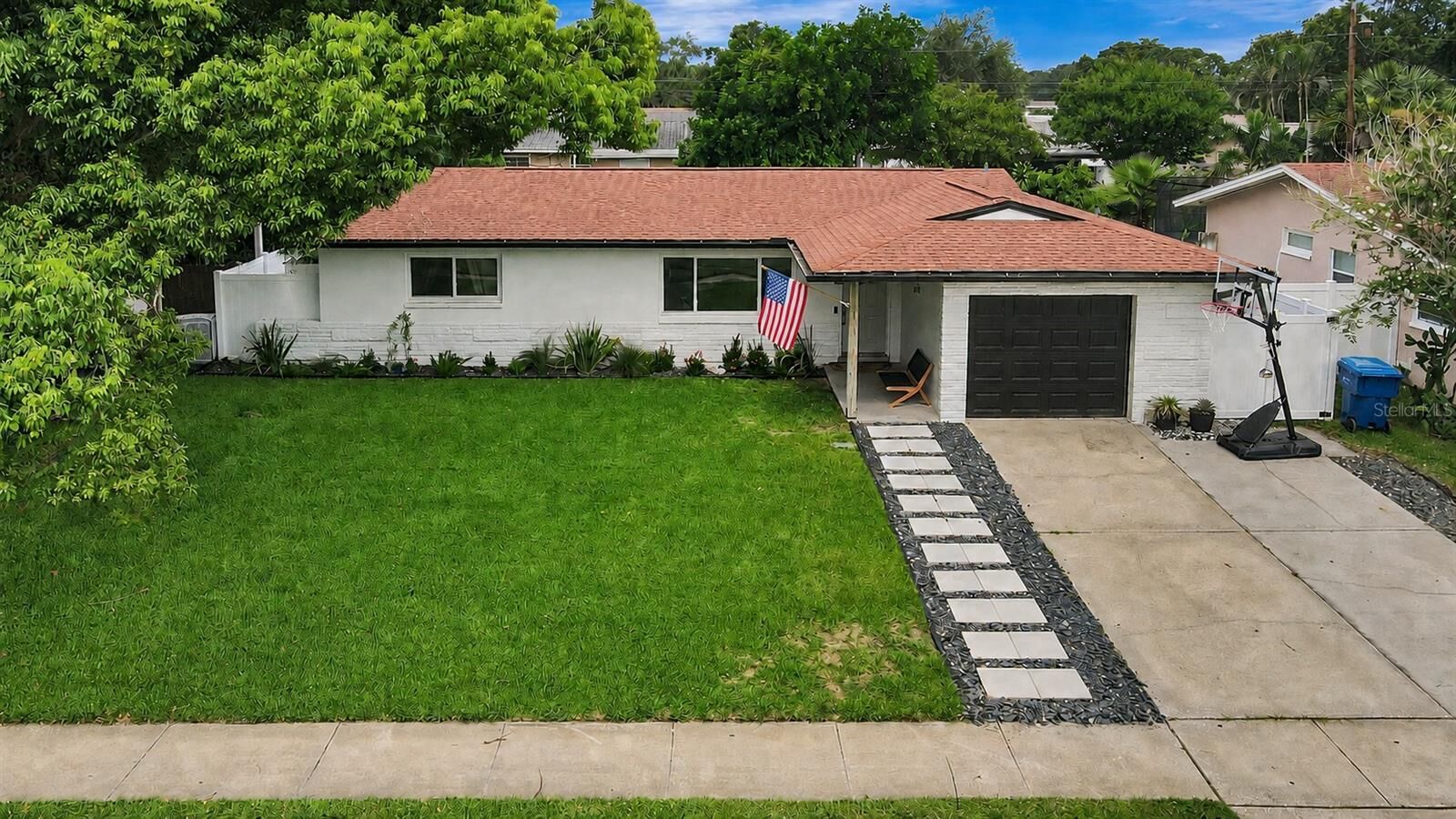 Property Photo: 510 Hillcrest Drive FL 33771