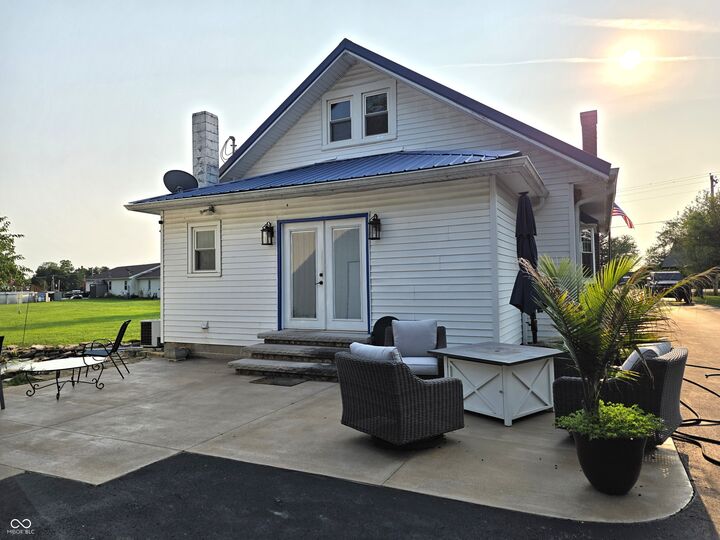 Property Photo: 2960 S Miller Street IN 46176