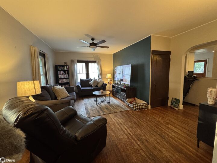 Property Photo:  1002 Locust Street  IA 50022 