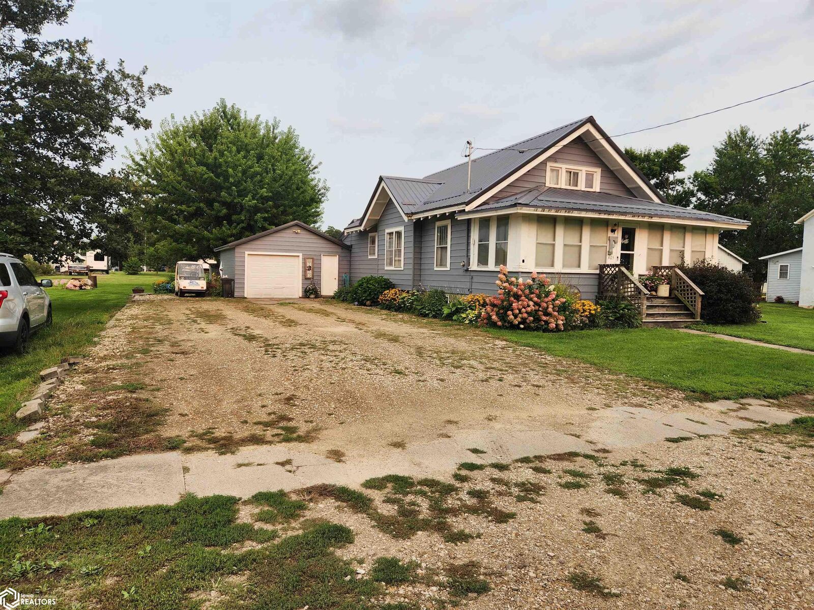 Property Photo:  405 Olive Street  IA 52215 