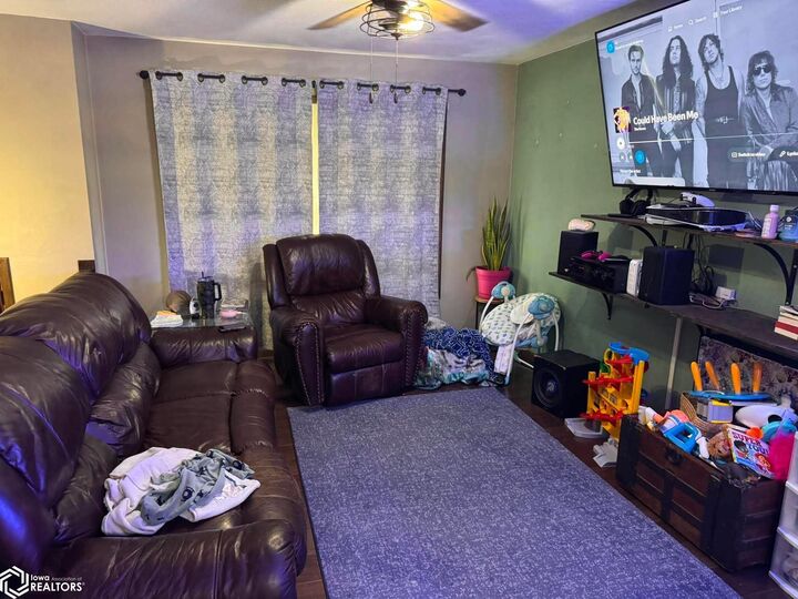 Property Photo:  711 33rd Street  IA 52627 