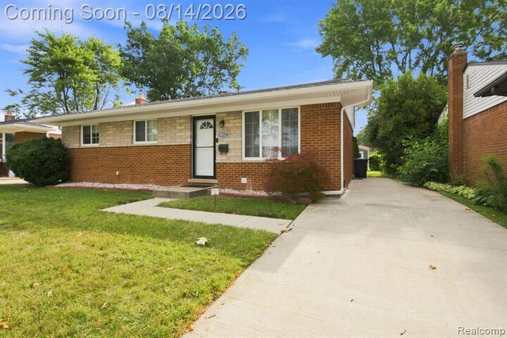 Property Photo:  31546 Northwood Drive  MI 48026 2463 
