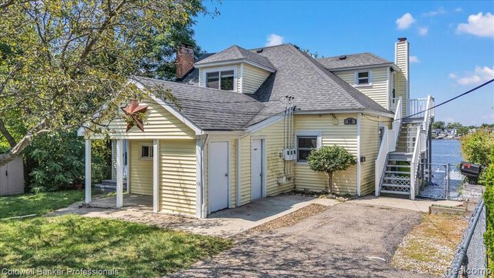 Property Photo:  16 S North Shore Drive  MI 48362 3023 