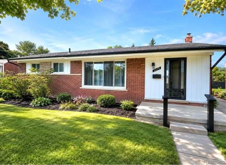 Property Photo: 3039 Pearl Avenue MI 48091 2329