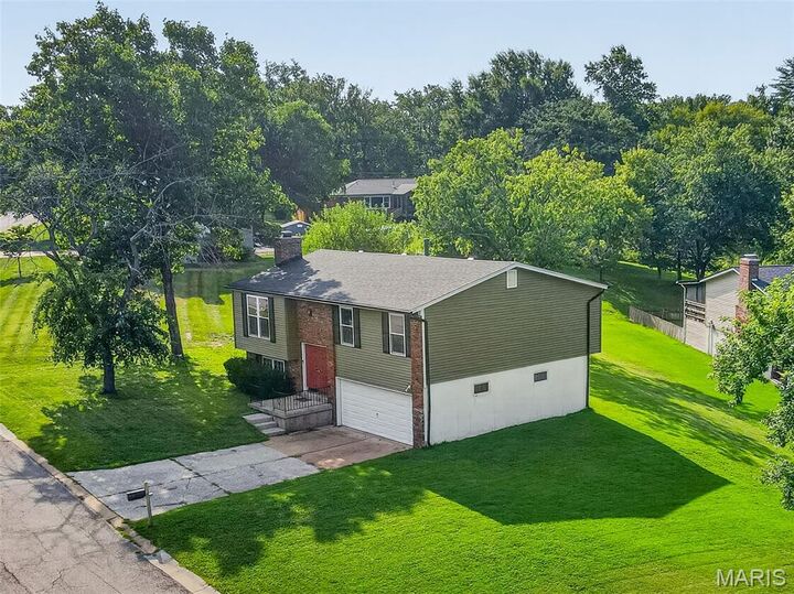 Property Photo:  6 Golden Oak Court  MO 63088 