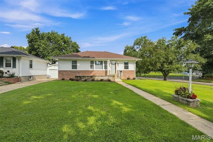Property Photo:  1 Louise Court  MO 63031 