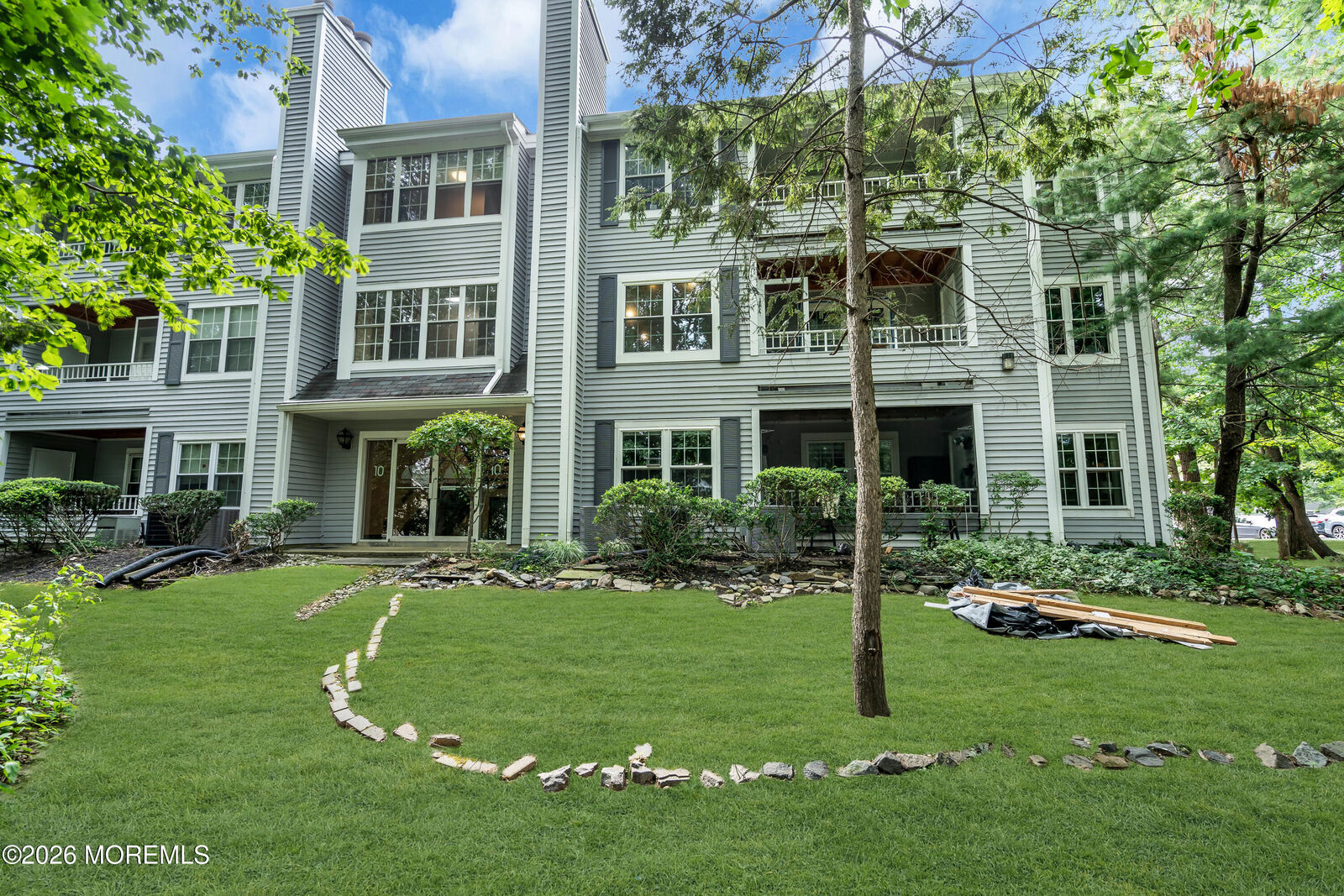 Property Photo:  1011 Meadow Court  NJ 08828 