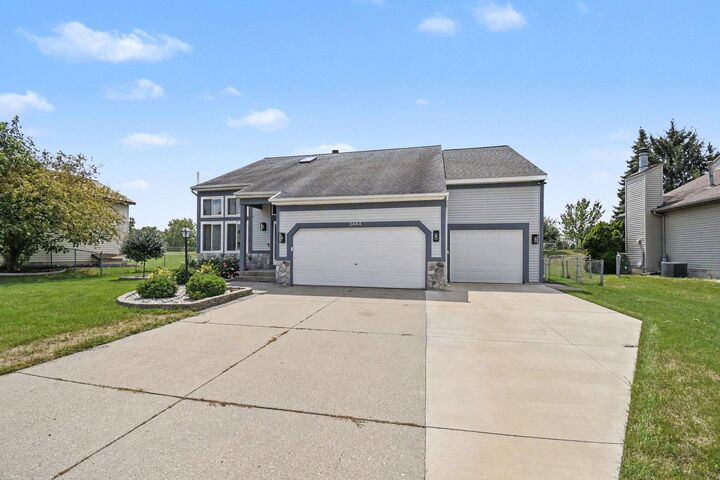 Property Photo: 2444 Sunny Creek Street SE MI 49508