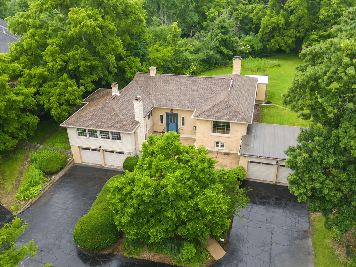 Property Photo: 828 E 14th Street IL 60148