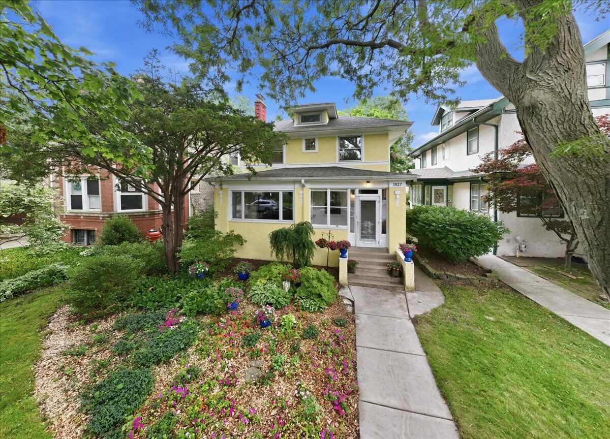 Property Photo:  1527 W Juneway Terrace  IL 60626 