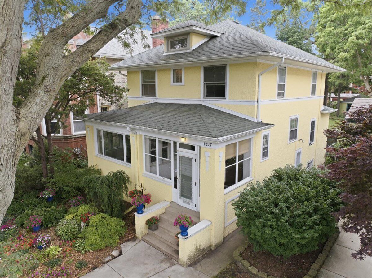 Property Photo:  1527 W Juneway Terrace  IL 60626 