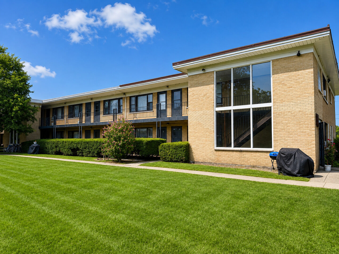 Property Photo: 44 King Arthur Court 12 IL 60164
