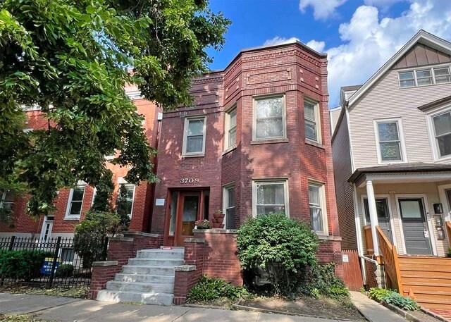 Property Photo:  3709 N Bosworth Avenue  IL 60613 