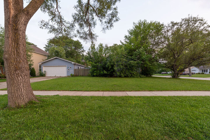 Property Photo: 1545 N Kaspar Avenue IL 60004
