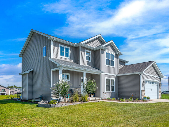 Property Photo: 520 Prairie Meadows Drive IL 61745