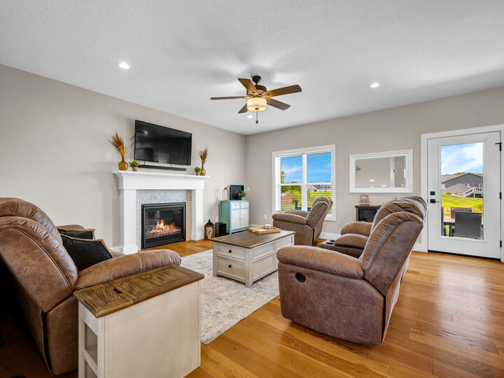 Property Photo:  520 Prairie Meadows Drive  IL 61745 