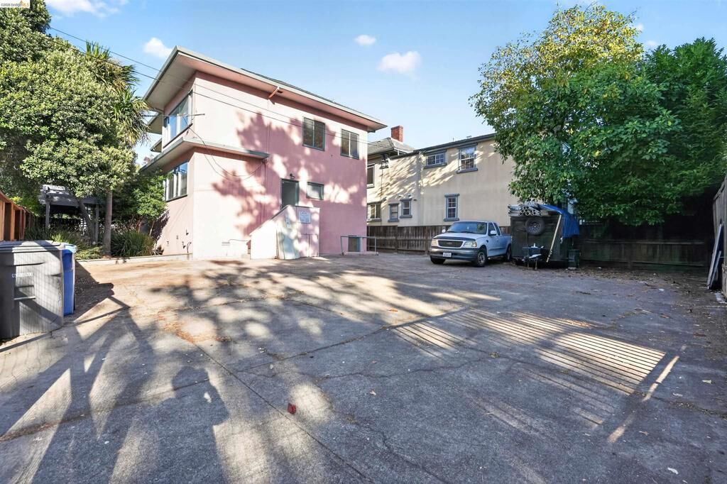 Property Photo:  2520 Milvia St  CA 94704 