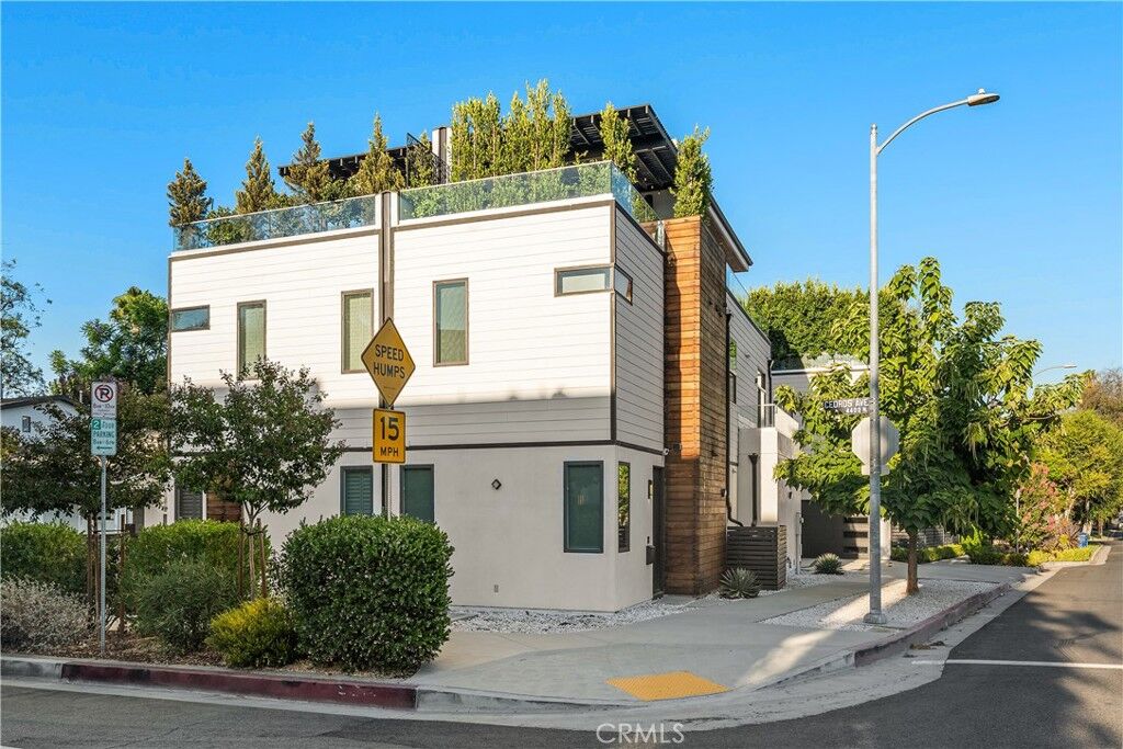 Property Photo: 14659 Moorpark CA 91403