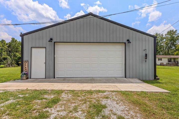 Property Photo:  105 E Roberts Rd  TN 37148 
