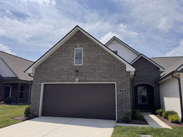 Property Photo:  520 W Foxrun  TN 37172 