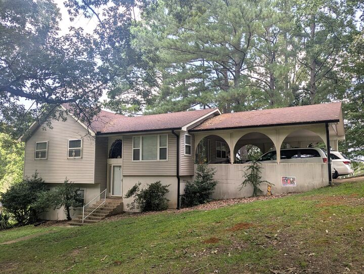 Property Photo:  1208 E Blythe St  TN 38242 