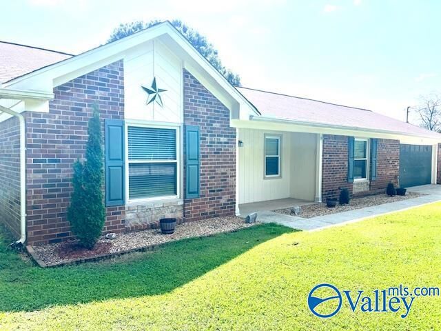 Property Photo: 211 Elton Circle AL 35759