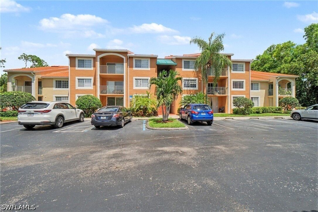 Property Photo:  1280 Wildwood Lakes Boulevard 106  FL 34104 