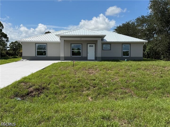 Property Photo:  107 Concord Loop  FL 33935 