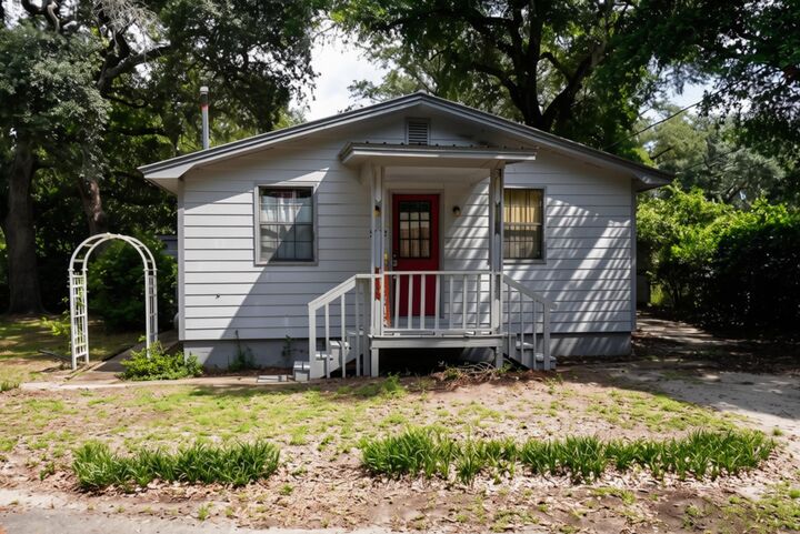 Property Photo: 3052 Safronia Shores Road FL 32566