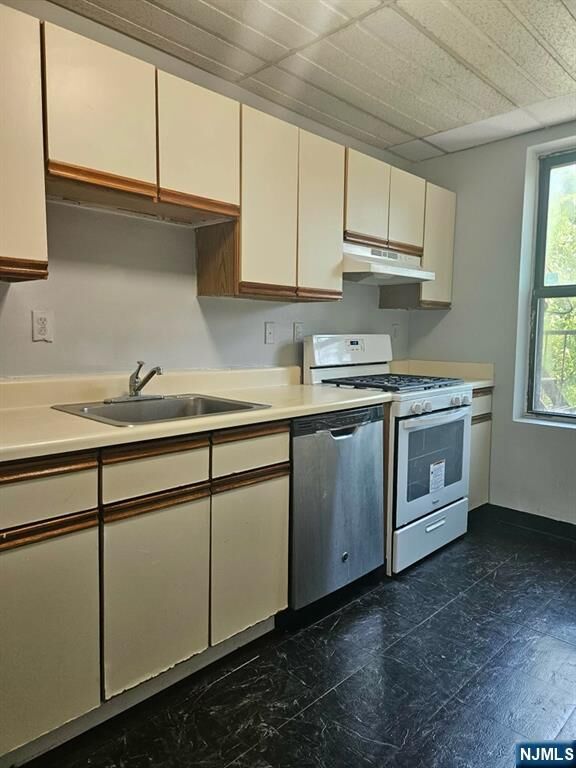 Property Photo:  26 Spring Dell 3C  NJ 07070 
