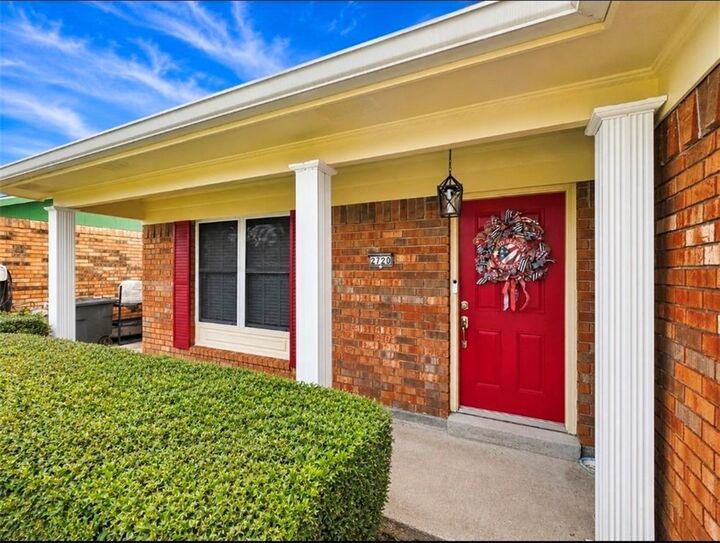 Property Photo: 2720 Carlisle Drive South Drive LA 70056