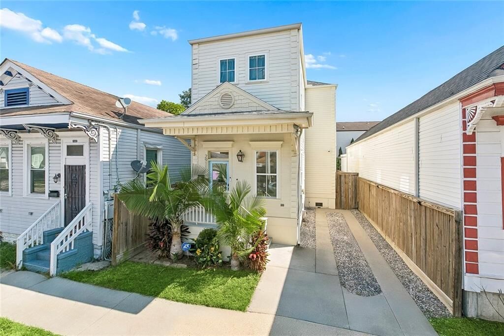 Property Photo: 2911 Conti Street LA 70119