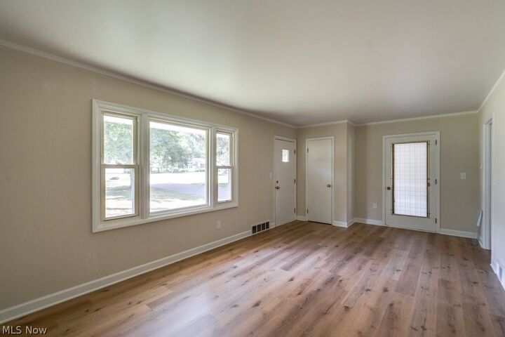 Property Photo:  5567 Valley Lane  OH 44139 