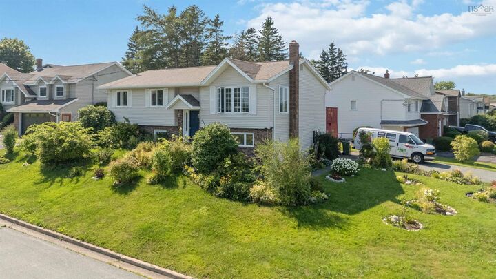 131 Pinewood Crescent — photo 1