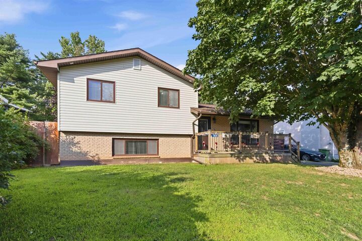 1616 Riverside Drive — photo 1