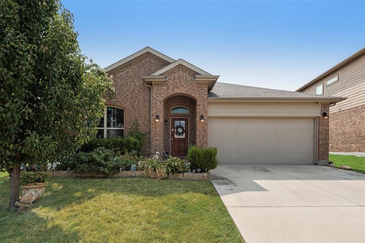 Property Photo:  1733 Falling Star Drive  TX 76052 