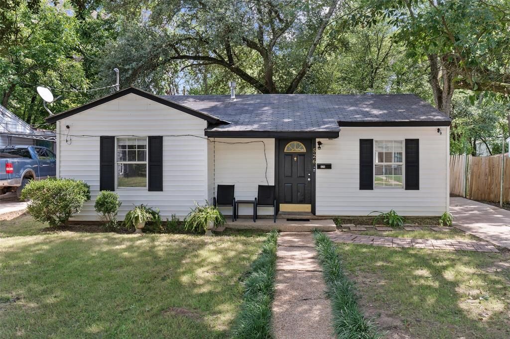 Property Photo:  526 W 76th Street  LA 71106 
