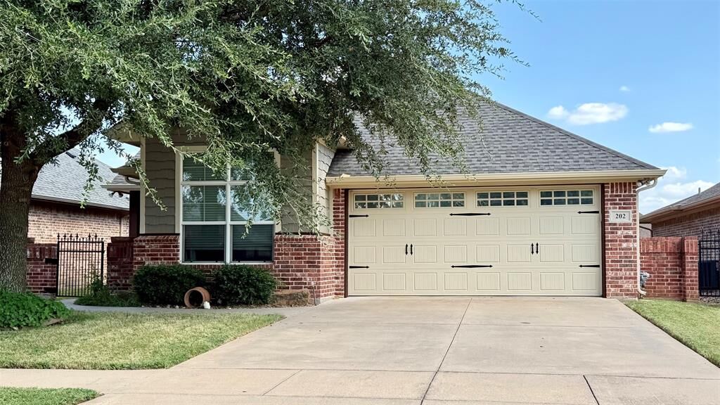 Property Photo: 202 Captains Court TX 76049