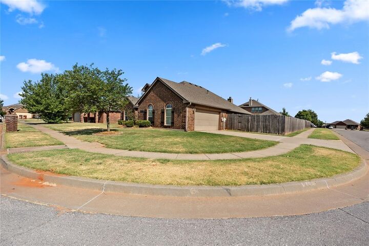 Property Photo: 11001 SW 38th Circle OK 73064